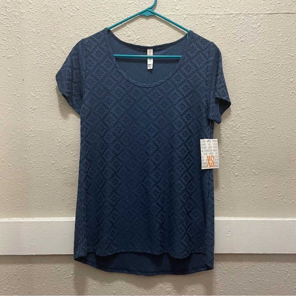 NWT XS LulaRoe Aztec Print Classic T